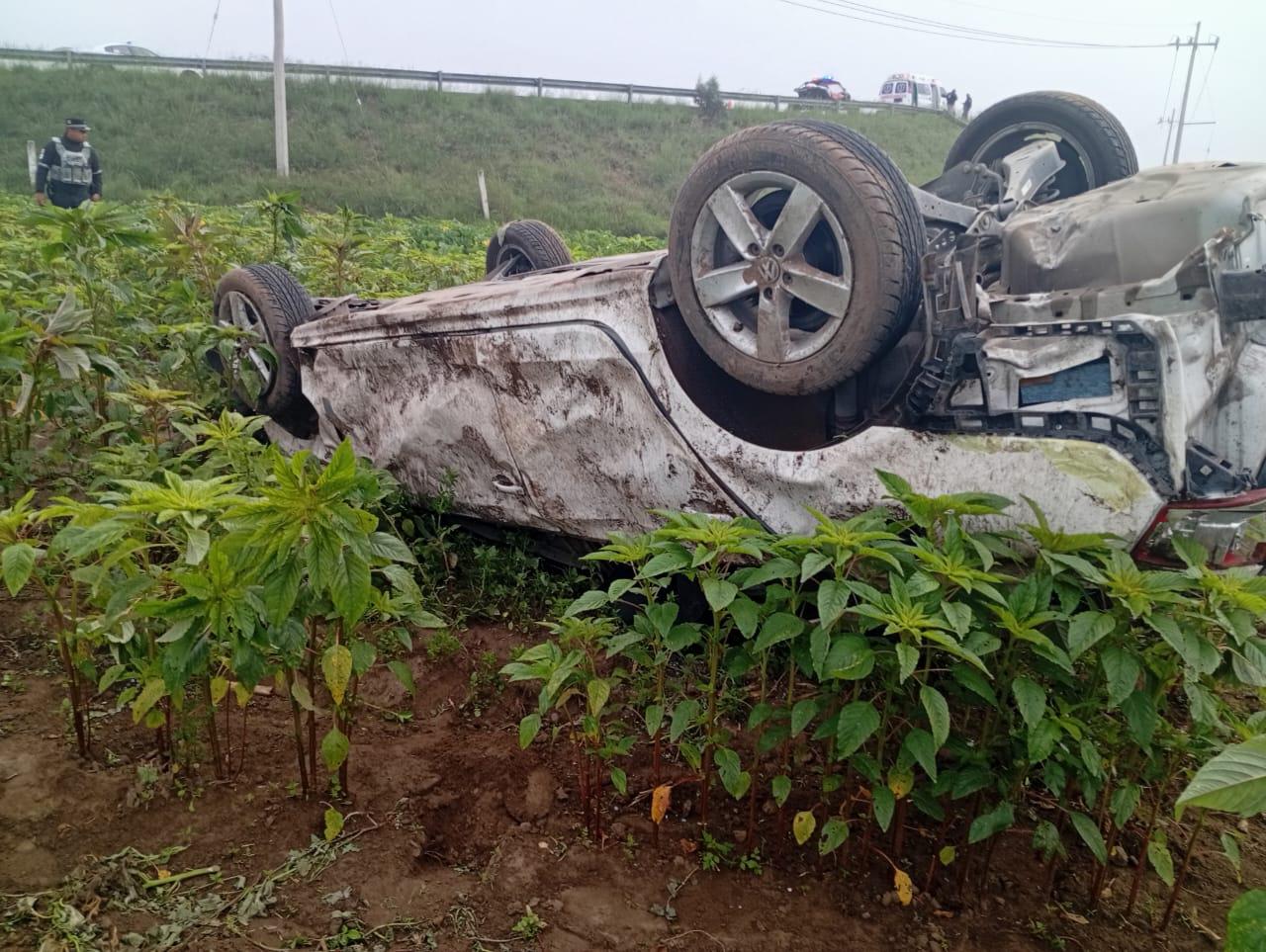 Atiende Policía Municipal de Huamantla volcadura vehicular en camino a San José Xicohténcatl